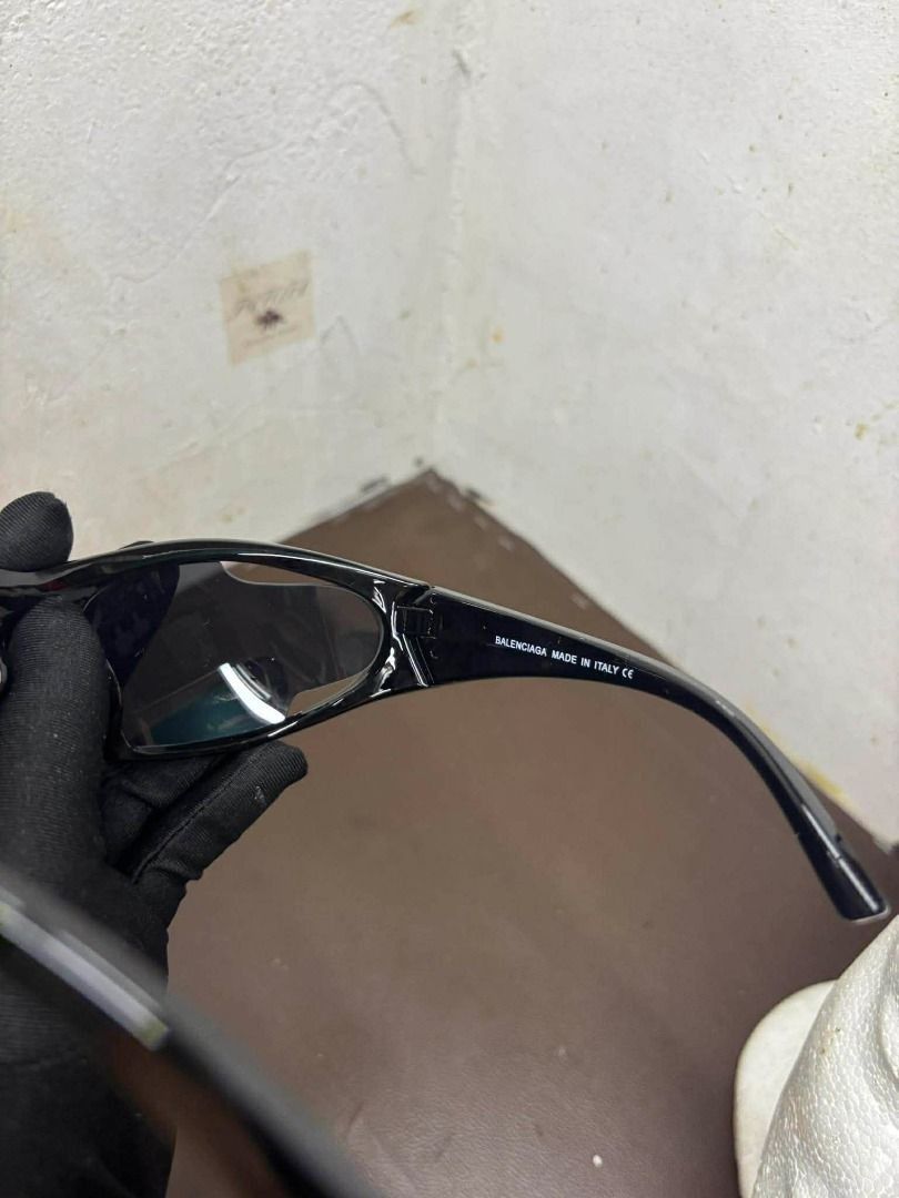 BALENCIAGA Dynamo Wrap Sunglasses BB0318S 001 – Black (Category: Sunglasses & Eyewear) located in Bacoor. Submitted by fafofa (Listing ID 1467916628, Image 3). Description: BALENCIAGA Dynamo Wrap Sunglasses BB0318S 001 – Black.