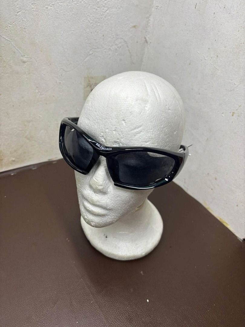 BALENCIAGA Dynamo Wrap Sunglasses BB0318S 001 – Black (Category: Sunglasses & Eyewear) located in Bacoor. Submitted by fafofa (Listing ID 1467916628, Image 1). Description: BALENCIAGA Dynamo Wrap Sunglasses BB0318S 001 – Black.