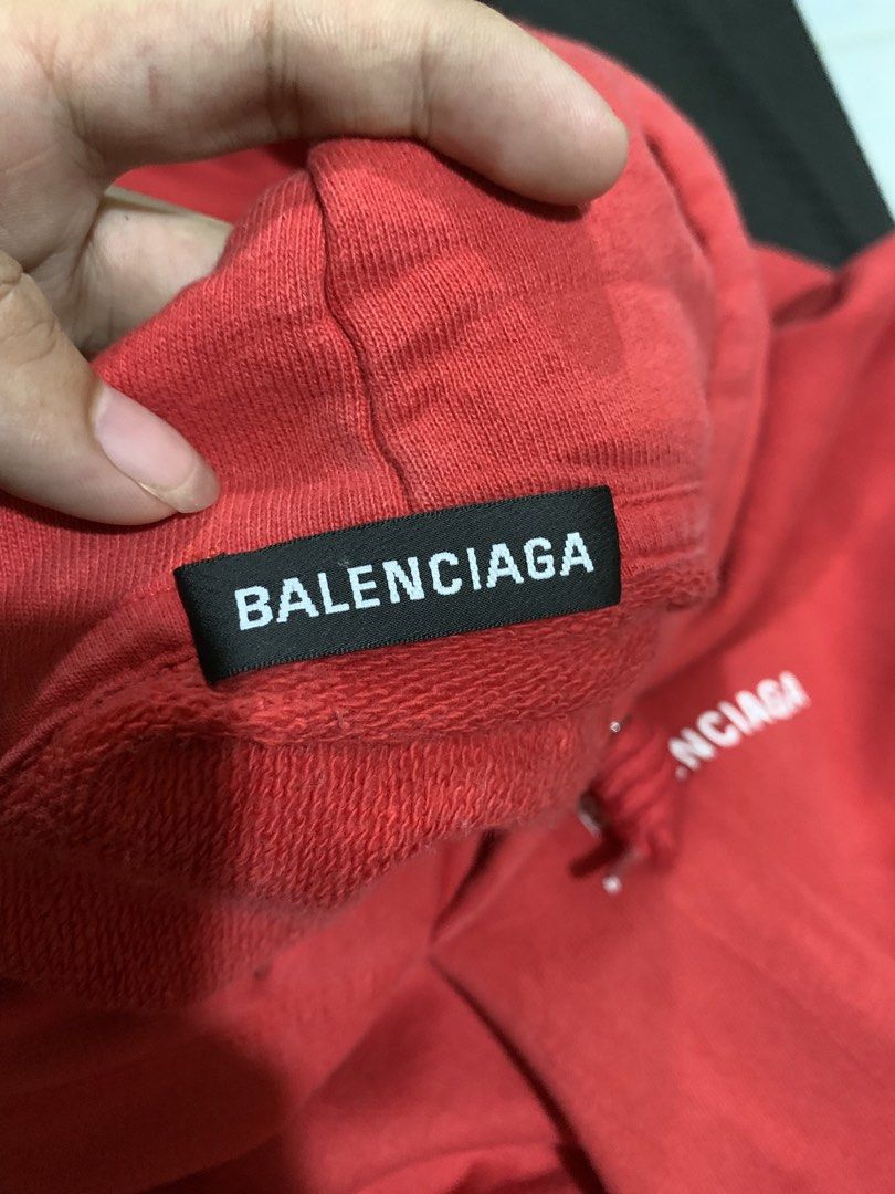 Balenciaga Hoodie (Category: Coats, Jackets and Outerwear) located in Quezon City. Submitted by alexismayote15 (Listing ID 1467933088, Image 3). Description: Makapal Heavy Cloth.