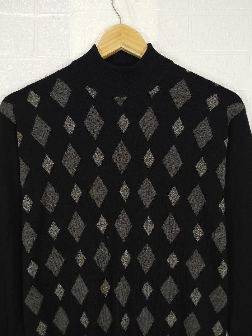 BALENCIAGA KNIT LONG SLEEVE (Category: Coats, Jackets and Outerwear) located in Baguio. Submitted by dansteals (Listing ID 1468041530, Image 2). Description: 25 x 19 SMALL SIZE 3.