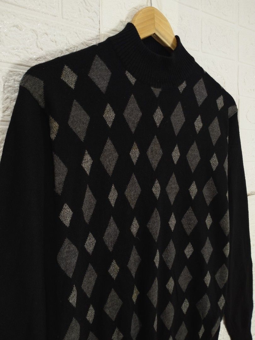 BALENCIAGA KNIT LONG SLEEVE (Category: Coats, Jackets and Outerwear) located in Baguio. Submitted by dansteals (Listing ID 1468041530, Image 3). Description: 25 x 19 SMALL SIZE 3.