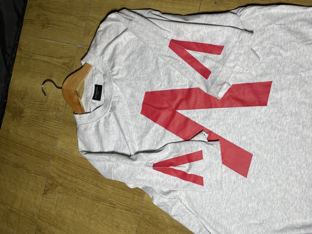 Balenciaga Limited edition tee (Category: Tshirts & Polo Shirts ) located in Tacloban City. Submitted by susthriftshop (Listing ID 1467894366, Image 2). Description: Balenciaga Excellent condition No issue Color condition 9.8/10 Dimes 24 by 30.