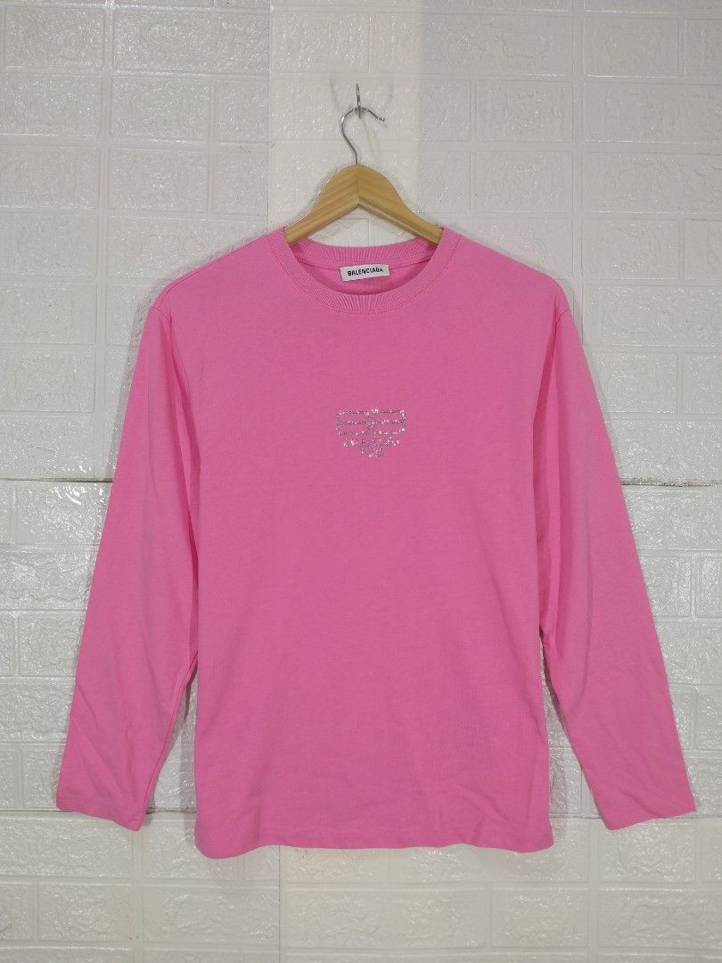 BALENCIAGA LONG SLEEVE (Category: Coats, Jackets and Outerwear) located in Baguio. Submitted by dansteals (Listing ID 1468041887, Image 1). Description: 26 X 19 MEDIUM.
