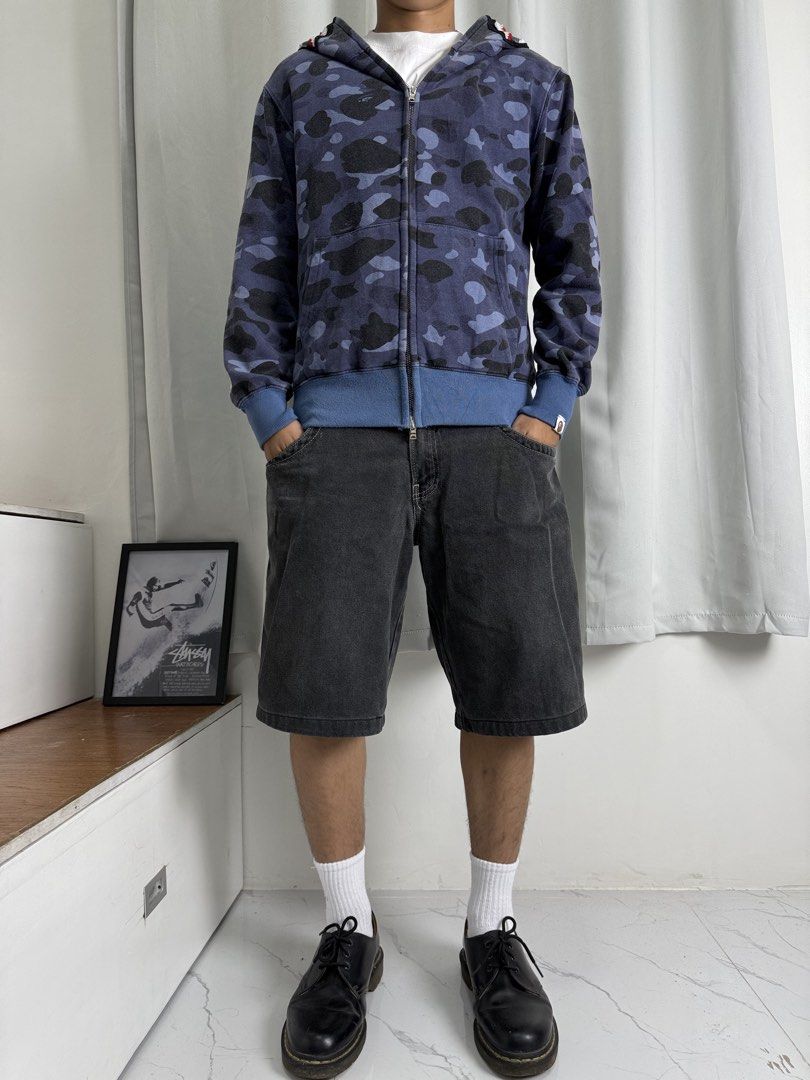 Bape shark (Category: Coats, Jackets and Outerwear) located in Pila. Submitted by villanueva80826 (Listing ID 1467983858, Image 3). Description: Bape shark Size:medium •Width:21.5 •Length:25 •Condition:9/10 •Color rate:9/10 Mine:880 +Shipping fee Issue:sign of usage Still in good condition Still wearable .