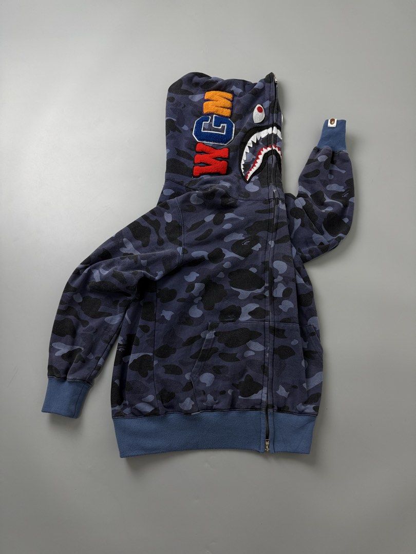 Bape shark (Category: Coats, Jackets and Outerwear) located in Pila. Submitted by villanueva80826 (Listing ID 1467983858, Image 1). Description: Bape shark Size:medium •Width:21.5 •Length:25 •Condition:9/10 •Color rate:9/10 Mine:880 +Shipping fee Issue:sign of usage Still in good condition Still wearable .