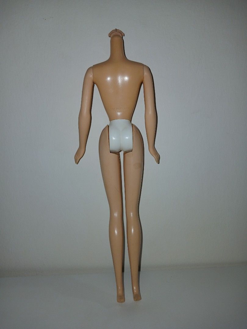 Barbie Body donor 1991 china (Category: Kids Toys) located in Subic. Submitted by frncnjntmr22 (Listing ID 1468050537, Image 2). Description: yellowing neck to chest may stain sa likod ng legs.