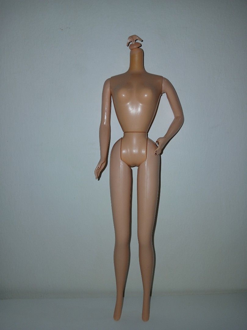 Barbie doll body donor (Category: Kids Toys) located in Subic. Submitted by frncnjntmr22 (Listing ID 1468051683, Image 1). Description: flaw is only yellowing of neck body of i love lucy .