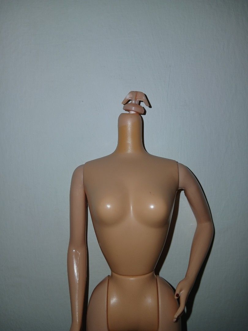 Barbie doll body donor (Category: Kids Toys) located in Subic. Submitted by frncnjntmr22 (Listing ID 1468051683, Image 3). Description: flaw is only yellowing of neck body of i love lucy .