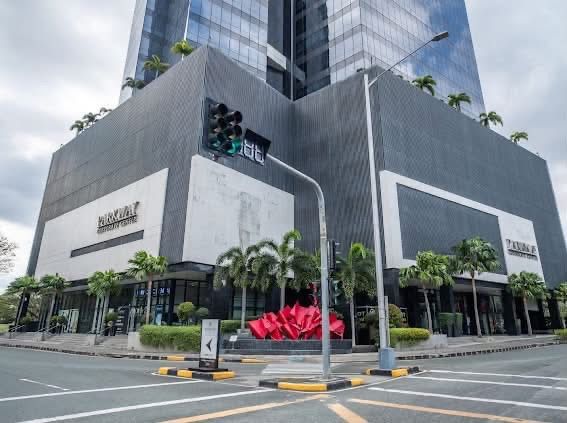 Bare Office Unit for Sale (Category: Commercial) located in Paranaque City. Submitted by joelizah (Listing ID 1467902832, Image 1). Description: BARE OFFICE UNIT FOR SALE 📍 Parkway Corporate Center, Filinvest, Alabang, Muntinlupa City This 96-square-meter bare office unit at Parkway Corporate Center is ideally located in the heart of Filinvest City. Facing southeast, the unit enjoys ample natural light, creating a bright and comfortable work env