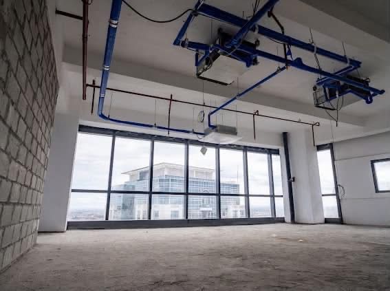 Bare Office Unit for Sale (Category: Commercial) located in Paranaque City. Submitted by joelizah (Listing ID 1467902832, Image 3). Description: BARE OFFICE UNIT FOR SALE 📍 Parkway Corporate Center, Filinvest, Alabang, Muntinlupa City This 96-square-meter bare office unit at Parkway Corporate Center is ideally located in the heart of Filinvest City. Facing southeast, the unit enjoys ample natural light, creating a bright and comfortable work env