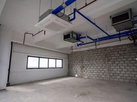 Bare Office Unit for Sale (Category: Commercial) located in Paranaque City. Submitted by joelizah (Listing ID 1467902832, Image 2). Description: BARE OFFICE UNIT FOR SALE 📍 Parkway Corporate Center, Filinvest, Alabang, Muntinlupa City This 96-square-meter bare office unit at Parkway Corporate Center is ideally located in the heart of Filinvest City. Facing southeast, the unit enjoys ample natural light, creating a bright and comfortable work env