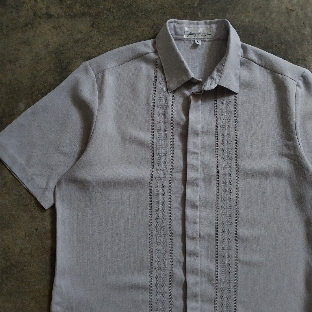 barong filipino (Category: Formal Shirts) located in Bulacan. Submitted by hustleoverluckphv2 (Listing ID 1468003663, Image 3). Description: barong filipino Large on tag Measurements Width - 24" Length - 29" Claim - 499.