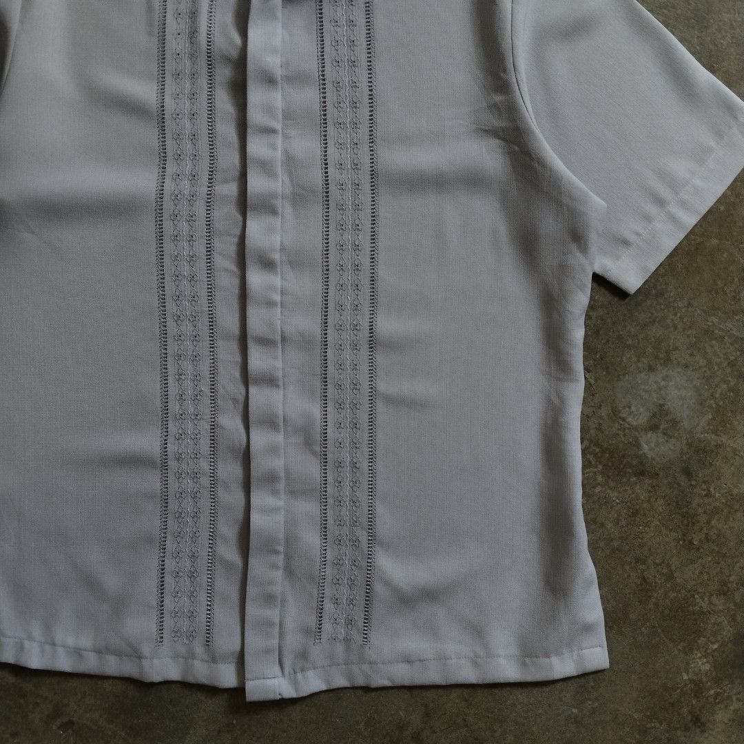barong filipino (Category: Formal Shirts) located in Bulacan. Submitted by hustleoverluckphv2 (Listing ID 1468003663, Image 2). Description: barong filipino Large on tag Measurements Width - 24" Length - 29" Claim - 499.