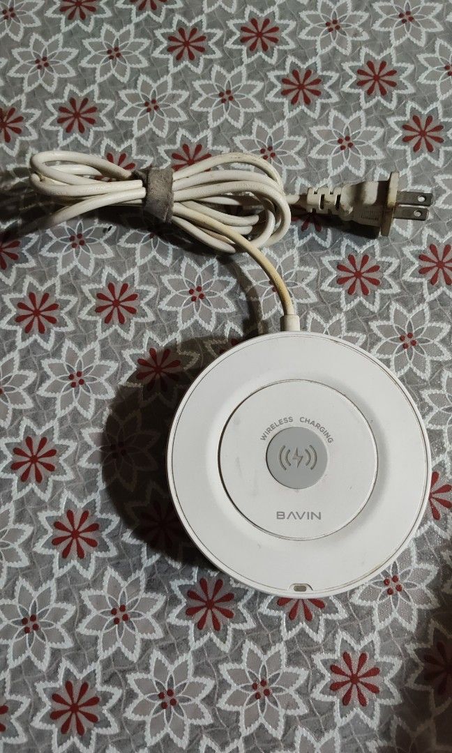 Bavin Wireless Charger 5 in 1 (Category: Chargers & Cables) located in Pasig City. Submitted by aleavejaco (Listing ID 1467912811, Image 1). Description: Slightly used Natambak lang Working all ports Medyo madumi lang Pasig City Pwede meet up Quiapo Church (Friday at Sunday morning lang).