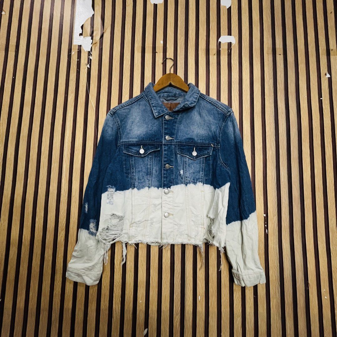 BBJ TWO-TONED BLUE LARGE 19x21 (Category: Coats, Jackets and Outerwear) located in Dasmarinas. Submitted by yg_supplies (Listing ID 1467926133, Image 1). Description: BBJ TWO-TONED BLUE LARGE 19x21.