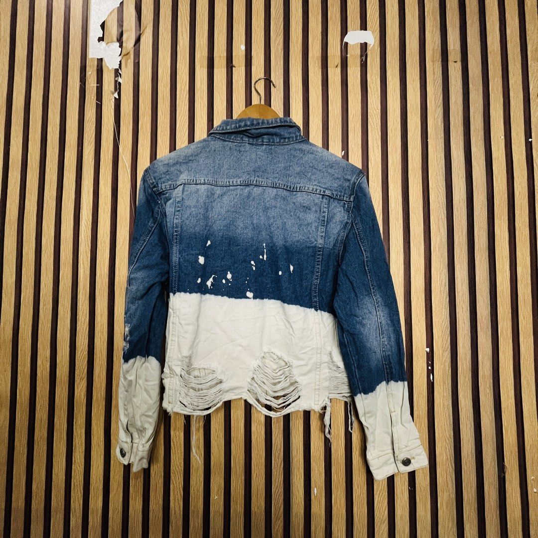 BBJ TWO-TONED BLUE LARGE 19x21 (Category: Coats, Jackets and Outerwear) located in Dasmarinas. Submitted by yg_supplies (Listing ID 1467926133, Image 2). Description: BBJ TWO-TONED BLUE LARGE 19x21.
