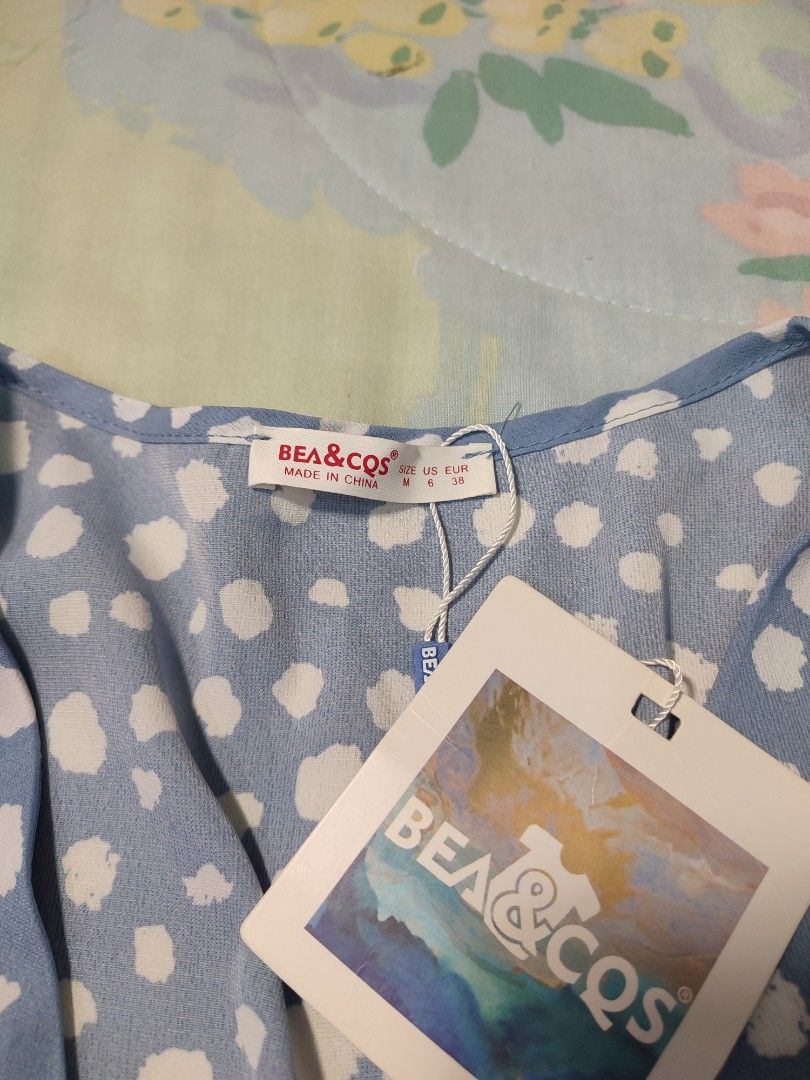 Bea & CQS Blue Wrap Crop Top/Bolero (Category: Blouses) located in Jaen. Submitted by roxantiago (Listing ID 1468038285, Image 3). Description: - Brand: Bea & Cos - Size: XS to M (US 6, EUR 38) - Condition: Brand new with tag attached - Design: Blue and white polka dot pattern - Details: Puff sleeves, deep V-neckline, and front waist tie - Fabric: Lightweight and comfortable.
