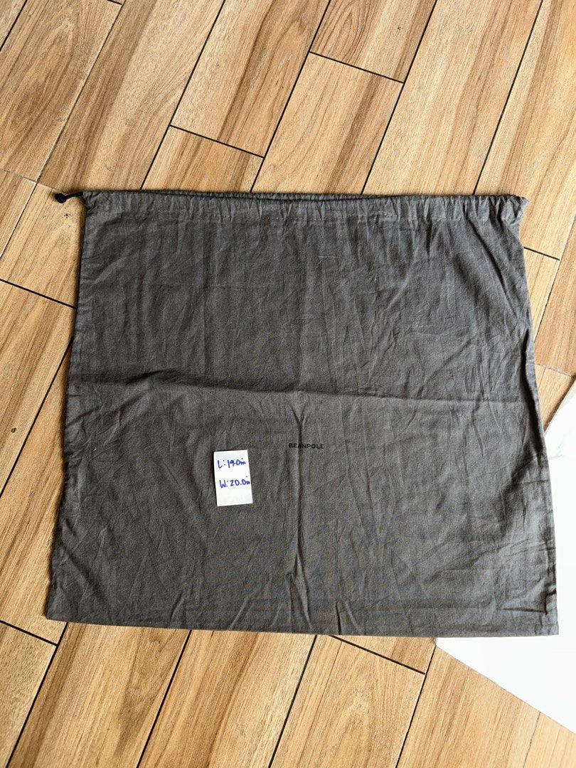 BEANPOLE BUNDLE DUST BAG (Category: Purses & Pouches) located in General Santos City (Dadiangas). Submitted by grasya_12 (Listing ID 1467937374, Image 2). Description: BUNDLE DUST BAG - Indicated sa pic yong sizes - need wash.