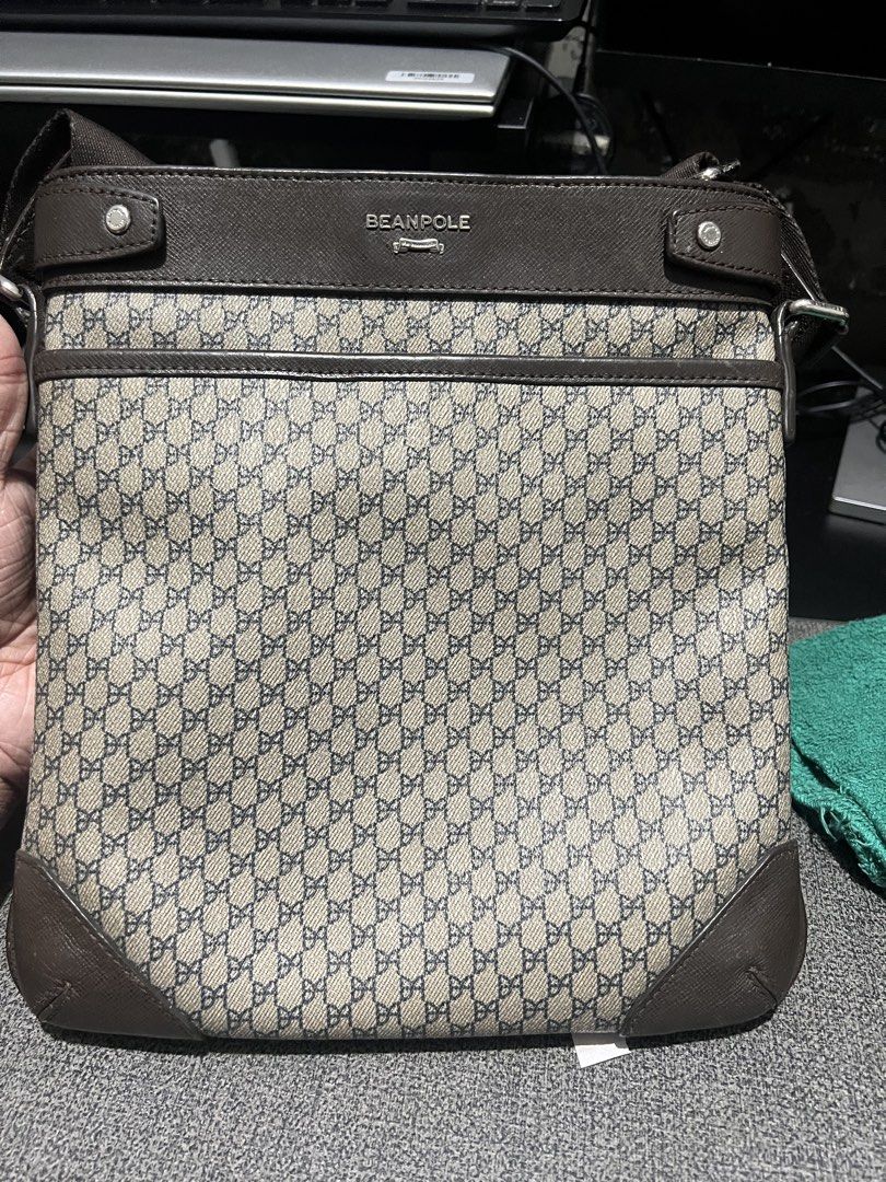 Beanpole Crossbody Bag (Category: Sling Bags) located in Manila. Submitted by declutterbyron (Listing ID 1467866248, Image 1). Description: Complete with tag and care booklet Can meet up around BGC .
