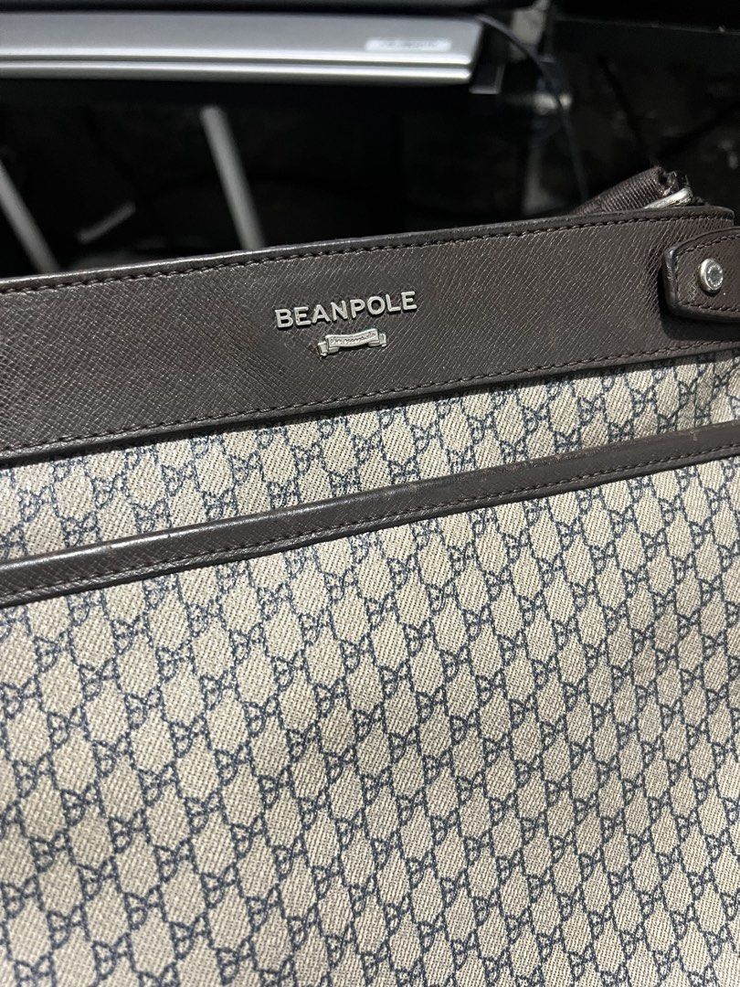 Beanpole Crossbody Bag (Category: Sling Bags) located in Manila. Submitted by declutterbyron (Listing ID 1467866248, Image 2). Description: Complete with tag and care booklet Can meet up around BGC .