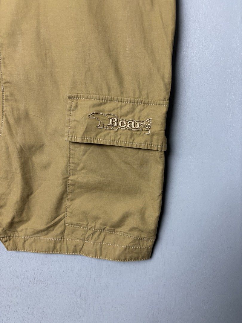 Bear USA Khaki Utility Vest (Category: Vests) located in Mandaluyong City. Submitted by fellas_ph (Listing ID 1467938044, Image 2). Description: Excellent condition Cut washtag Size M 21.5" Width 25.5" Length.
