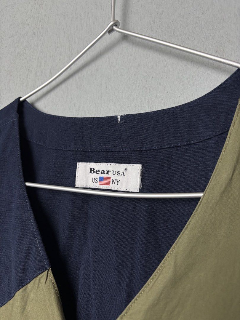 Bear USA Olive Green/Blue Utility Vest (Category: Vests) located in Mandaluyong City. Submitted by fellas_ph (Listing ID 1467938853, Image 2). Description: Excellent condition No issues Size M 21.5" Width 25.5" Length.