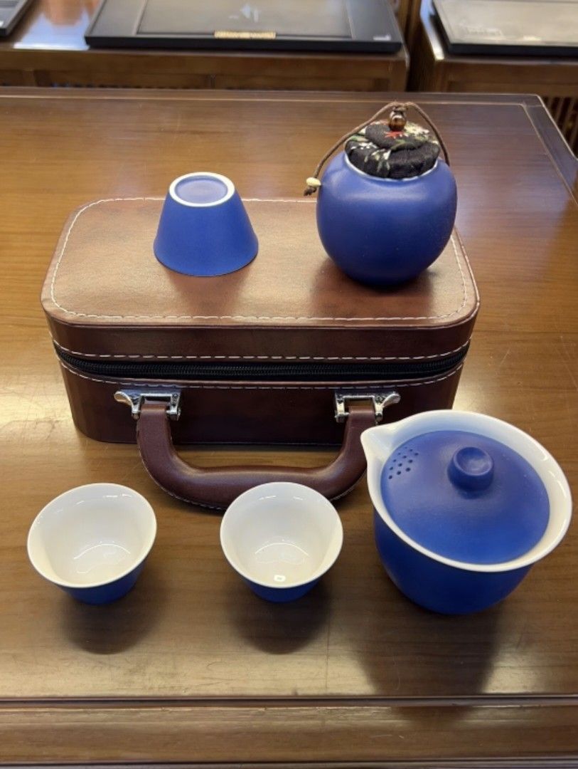 [Beginner Set] Portable Gongfu Porcelain Tea Set + 18 Tea Samples (Category: Coffee & Tea Tableware) located in Quezon City. Submitted by jbsv_ (Listing ID 1467880167, Image 1). Description: Try Chinese tea at home. This set is perfect for beginners or as a gift! 🎁 Inclusion: • 1 Portable teapot • 3 tea cups • 1 tea storage jar • 1 travel carrying case • Assorted Chinese tea samples (18 varieties) Perfect for your first Chinese tea experience. �