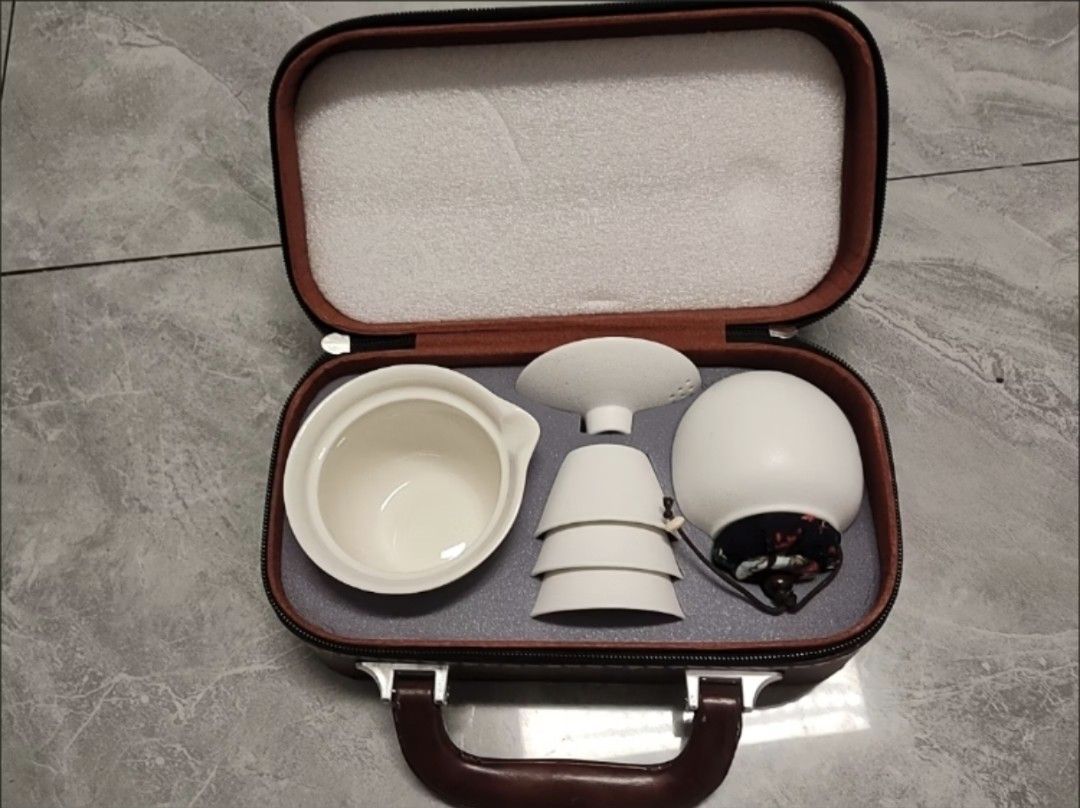 [Beginner Set] Portable Gongfu Porcelain Tea Set + 18 Tea Samples (Category: Coffee & Tea Tableware) located in Quezon City. Submitted by jbsv_ (Listing ID 1467880167, Image 3). Description: Try Chinese tea at home. This set is perfect for beginners or as a gift! 🎁 Inclusion: • 1 Portable teapot • 3 tea cups • 1 tea storage jar • 1 travel carrying case • Assorted Chinese tea samples (18 varieties) Perfect for your first Chinese tea experience. �