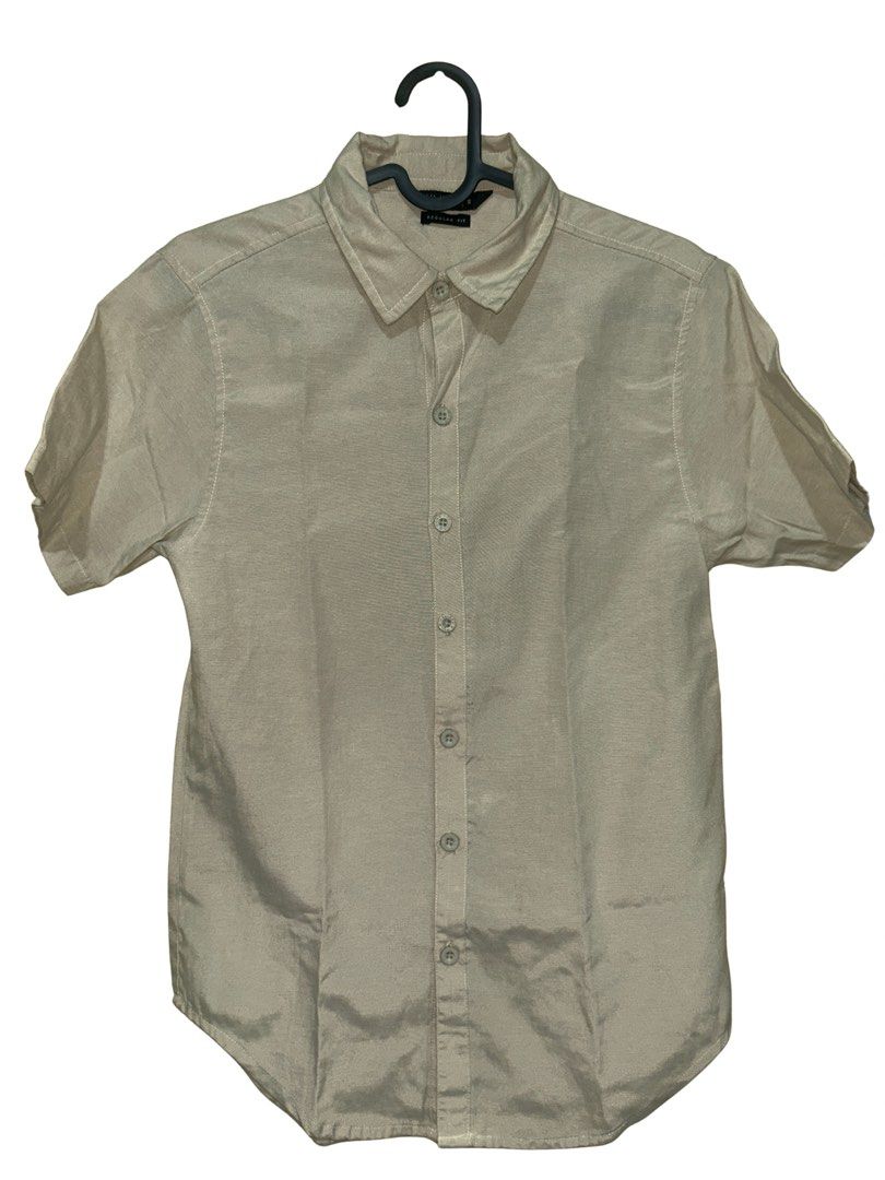Beige short sleeve button-up shirt (Category: Formal Shirts) located in Manila. Submitted by engrjoshag30609 (Listing ID 1467993448, Image 2). Description: - Color: Neutral beige - Fit: Regular fit with standard collar and front button placket - Material: Lightweight and comfortable - Style: Ideal for casual outings or smart-casual office wear - Condition: Clean, well-maintained.