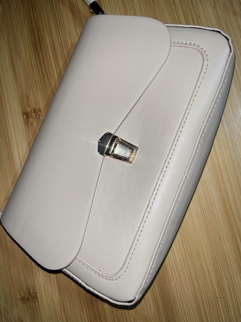 Beige Shoulder Bag with Gold Lock (Category: Shoulder Bags) located in San Pedro. Submitted by eveybiz (Listing ID 1467846073, Image 2). Description: Selling this minimalist shoulder bag purchased directly from YesStyle! It has never been used and is in overall great condition. Material: Crafted from a soft faux leather material. Note on Condition: Due to the soft nature of the faux leather material and storage, there may be slight natural crease