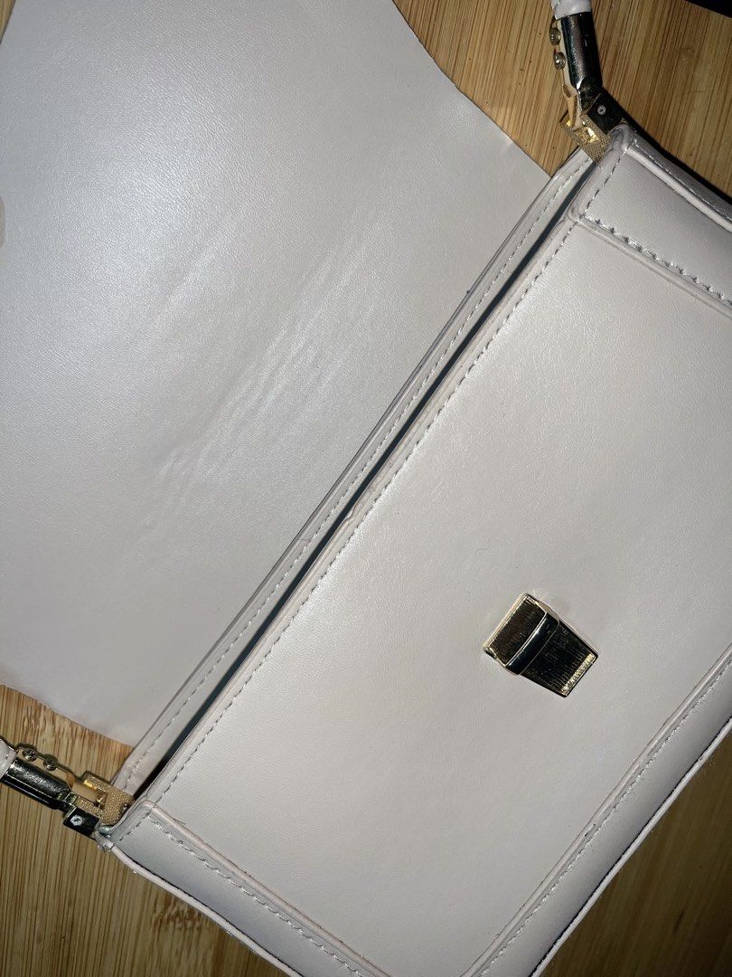 Beige Shoulder Bag with Gold Lock (Category: Shoulder Bags) located in San Pedro. Submitted by eveybiz (Listing ID 1467846073, Image 3). Description: Selling this minimalist shoulder bag purchased directly from YesStyle! It has never been used and is in overall great condition. Material: Crafted from a soft faux leather material. Note on Condition: Due to the soft nature of the faux leather material and storage, there may be slight natural crease