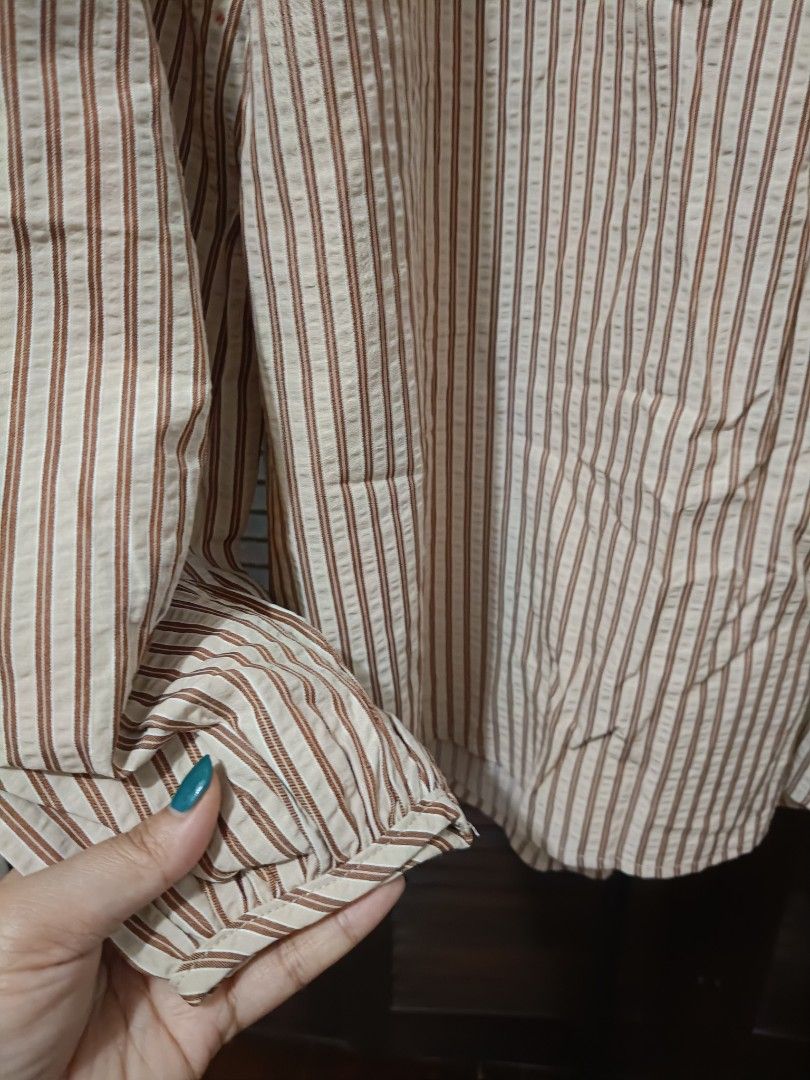 Beige stripes button down (Category: Longsleeves) located in Manila. Submitted by byjrb (Listing ID 1468038991, Image 3). Description: 🛍️ Brand-new items from SHEIN, Emery Rose, Zaful & more! Size : XL 📦 Shipping: LBC / J&T / Lalamove 💸 MOP: GCash / BPI only DM for inquiries! 💌.