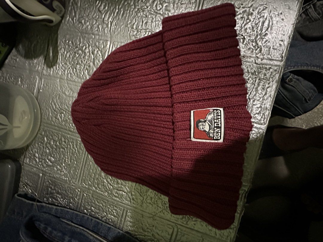 Ben Davis Burgundy Ribbed Beanie Hat (Category: Caps & Hats) located in Quezon City. Submitted by deexsorianino.09 (Listing ID 1468031046, Image 1). Description: BEN DAVIS BENIE GOOD CONDITION 600 .