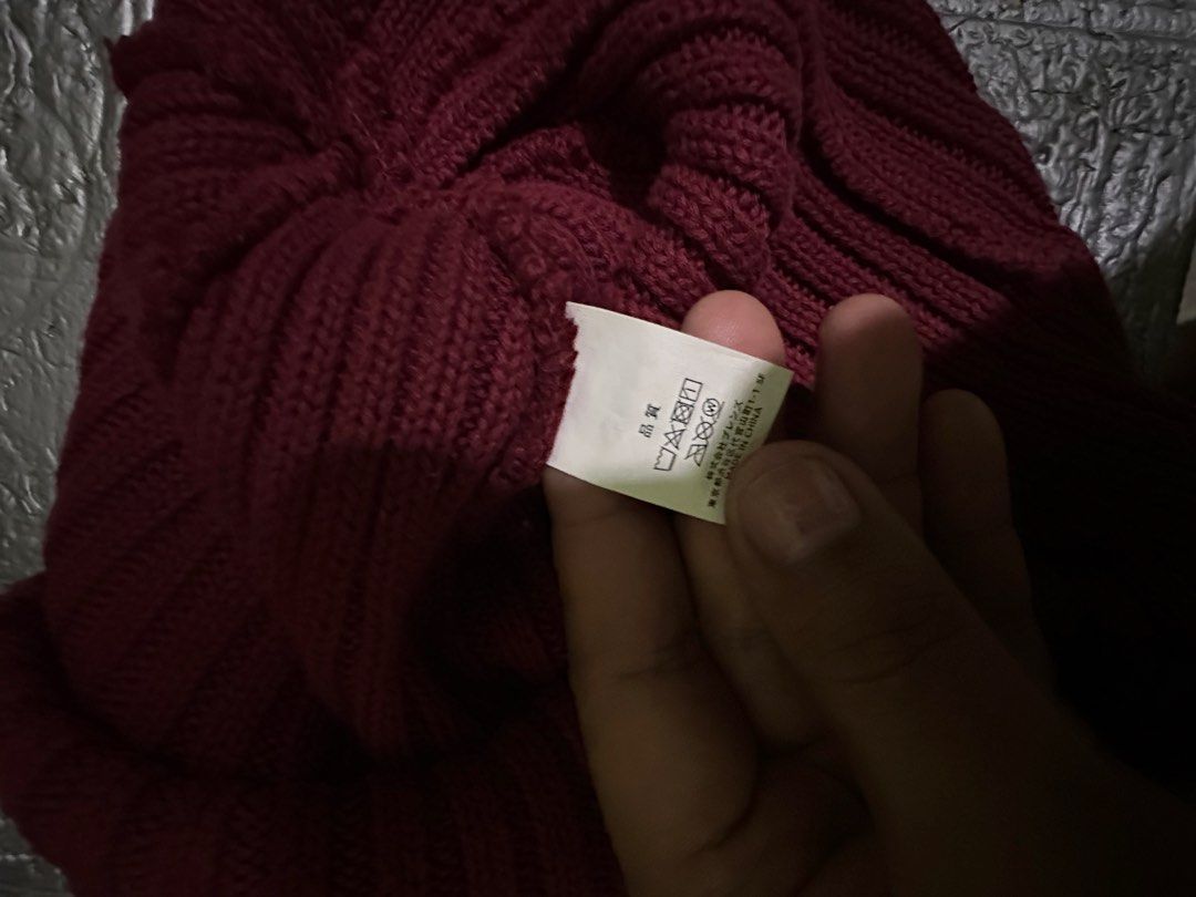Ben Davis Burgundy Ribbed Beanie Hat (Category: Caps & Hats) located in Quezon City. Submitted by deexsorianino.09 (Listing ID 1468031046, Image 3). Description: BEN DAVIS BENIE GOOD CONDITION 600 .