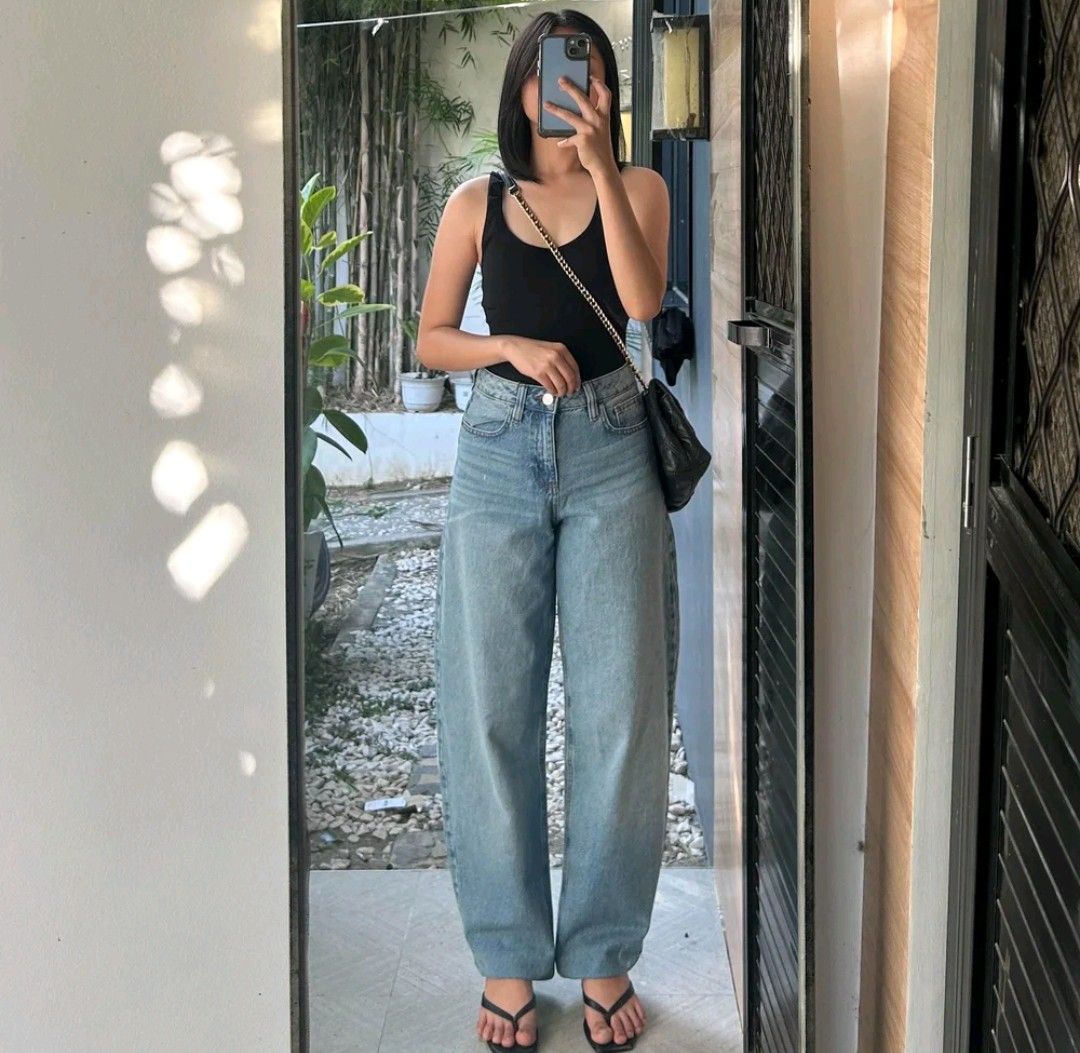 Bershka Barrel Pants size 30 (Category: Jeans) located in Caloocan City. Submitted by mmsbluee (Listing ID 1467980698, Image 2). Description: Bershka Barrel Pants Brandnew! decluttering only ‎Size 30 ‎Length 41 ‎ color may vary due to lighting ‎Loc: QC ‎MOP: Maribank ‎MOD: Lalamove/Pick up/Jnt/Ggx.