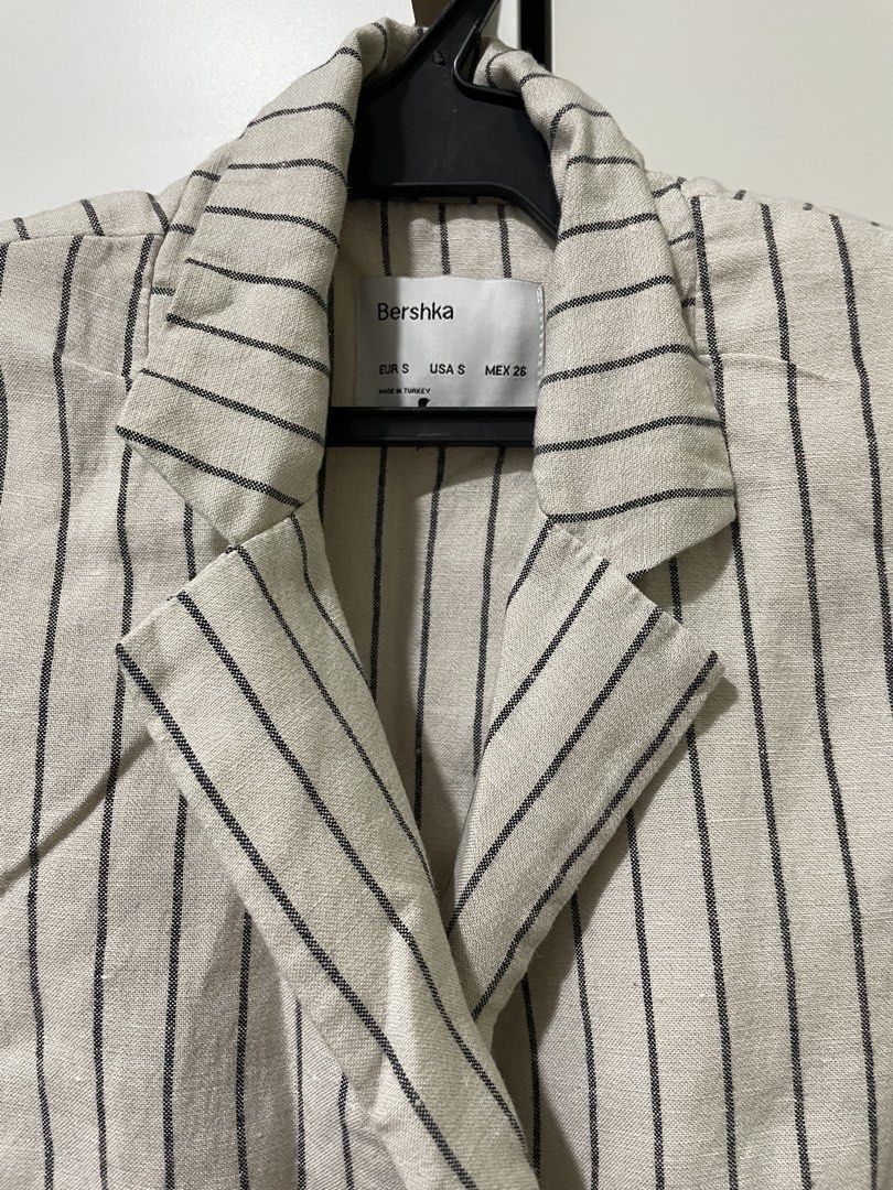 Bershka Striped Blazer Dress (Category: Dresses) located in Quezon City. Submitted by elliefruit (Listing ID 1467975247, Image 1). Description: - Brand: Bershka - Size: S - Design: Beige and black vertical stripes, double-breasted front with black buttons - Features: Lapel collar, short sleeves, structured fit - Condition: Clean fabric - Ideal for: Smart casual wear or office days.