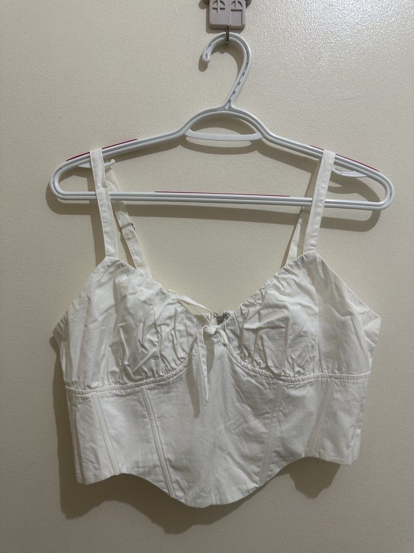 Bershka White Corset Top (Category: Sleeveless) located in San Fernando. Submitted by reiss0 (Listing ID 1468022911, Image 1). Description: Hi! I’m trying to declutter clothes as I lost some weight –mostly large. Bershka White Corset Top with adjustable straps Feel free to hmu if u want more photos. Thank you!.