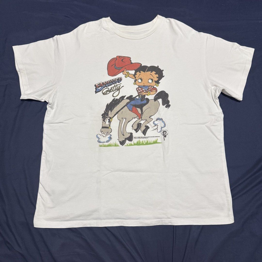 Betty boop shirt (Category: Shirts) located in Quezon City. Submitted by mixpickz.qc (Listing ID 1468041190, Image 1). Description: Cut tag 9/10 color rate 23.5/27.5 Signs of usage .