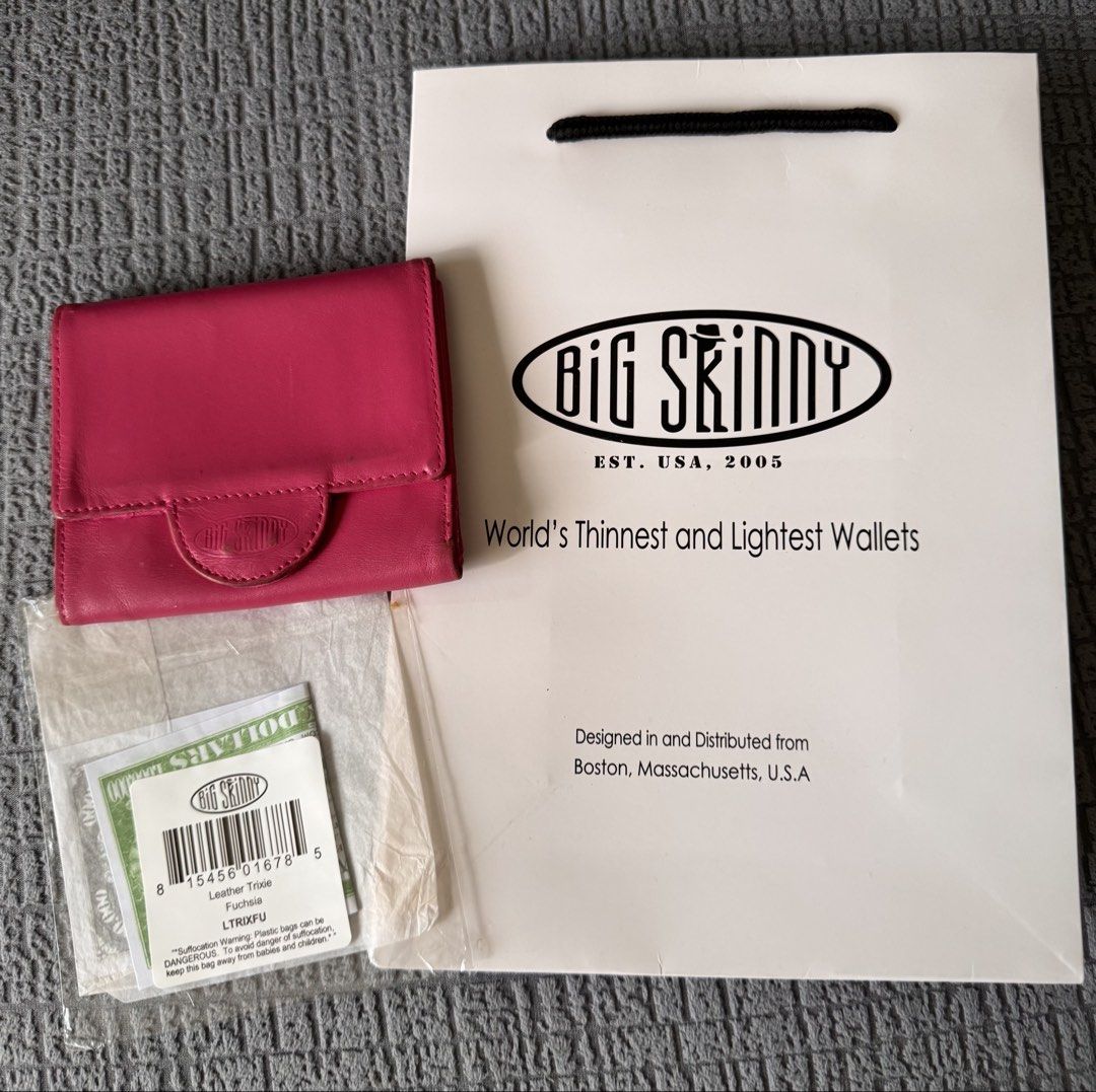 Big Skinny Leather Wallet Trixie (Category: Wallets & Card holders) located in Mandaluyong City. Submitted by axos723 (Listing ID 1468010698, Image 1). Description: ➡️Please read item description carefully below (click read more 👇) ➡️Personal Preloved ➡️Item is AVAILABLE ➡️1-Day Reservation only ➡️First to pay gets the item ➡️For SURE BUYERS only please. -Price: P230+ SF -Brand: Big Skinny -Dimension (Approx in cm) : 5” wide × 4 1/4” tall, 1.1 c