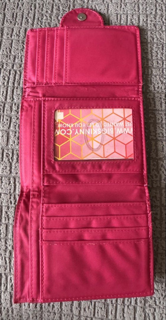 Big Skinny Leather Wallet Trixie (Category: Wallets & Card holders) located in Mandaluyong City. Submitted by axos723 (Listing ID 1468010698, Image 2). Description: ➡️Please read item description carefully below (click read more 👇) ➡️Personal Preloved ➡️Item is AVAILABLE ➡️1-Day Reservation only ➡️First to pay gets the item ➡️For SURE BUYERS only please. -Price: P230+ SF -Brand: Big Skinny -Dimension (Approx in cm) : 5” wide × 4 1/4” tall, 1.1 c