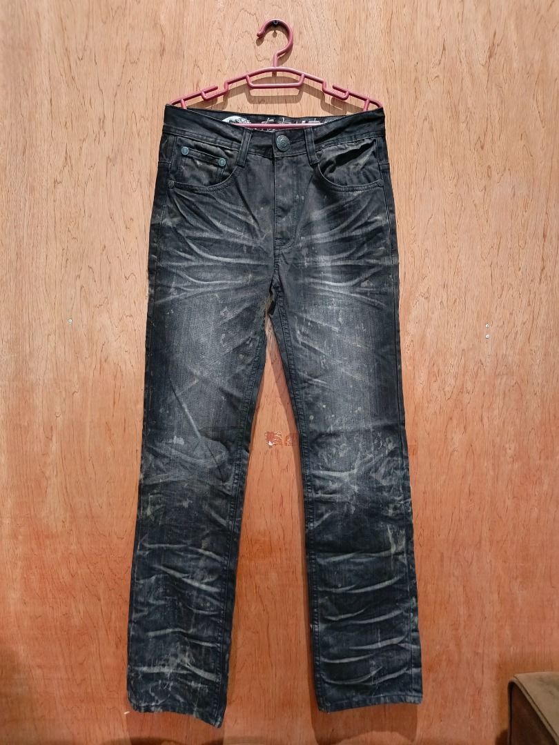 Big train y2k grunge style jeans (Category: Jeans) located in Davao. Submitted by plan-b (Listing ID 1467907571, Image 3). Description: Size - 28 Length - 42 .