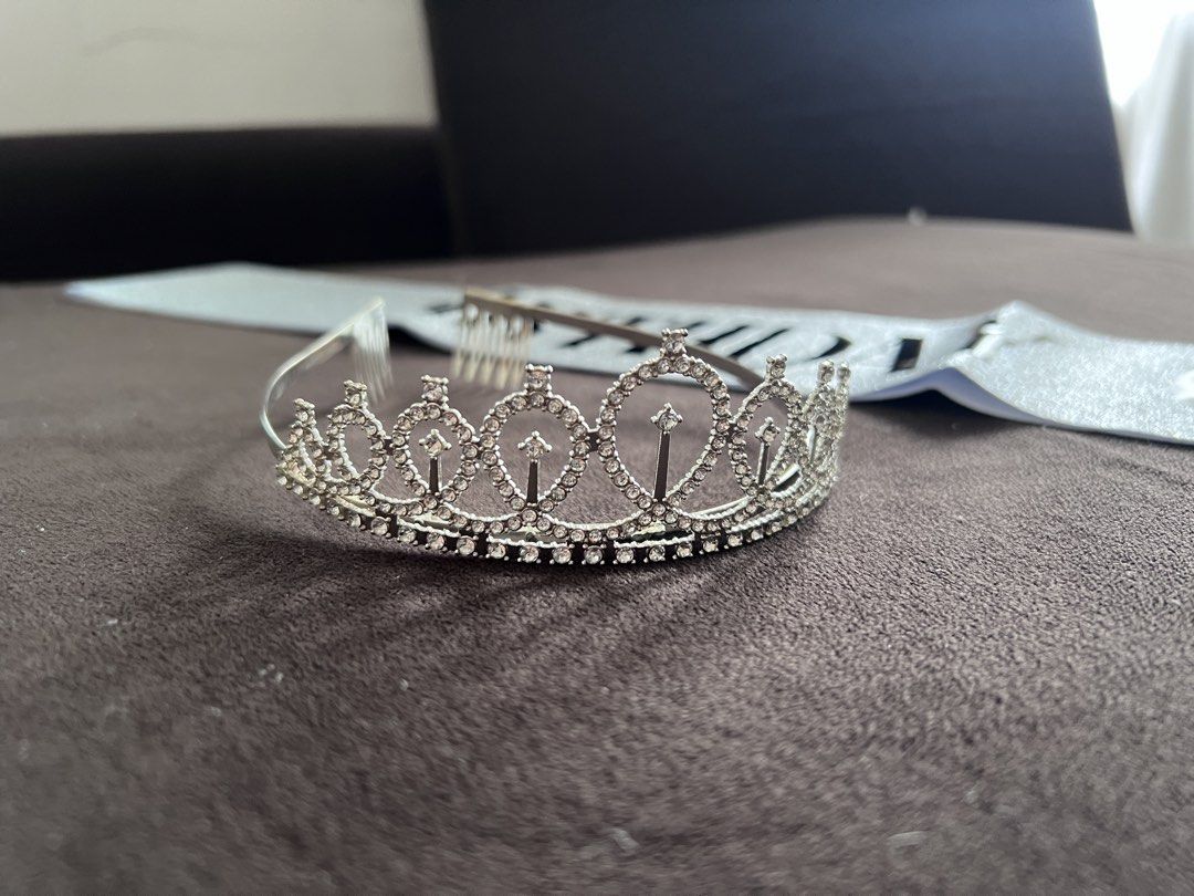 Birthday Girl Crown & Sash (Category: Hair Accessories) located in Bacoor. Submitted by pktd10 (Listing ID 1467885069, Image 3). Description: .