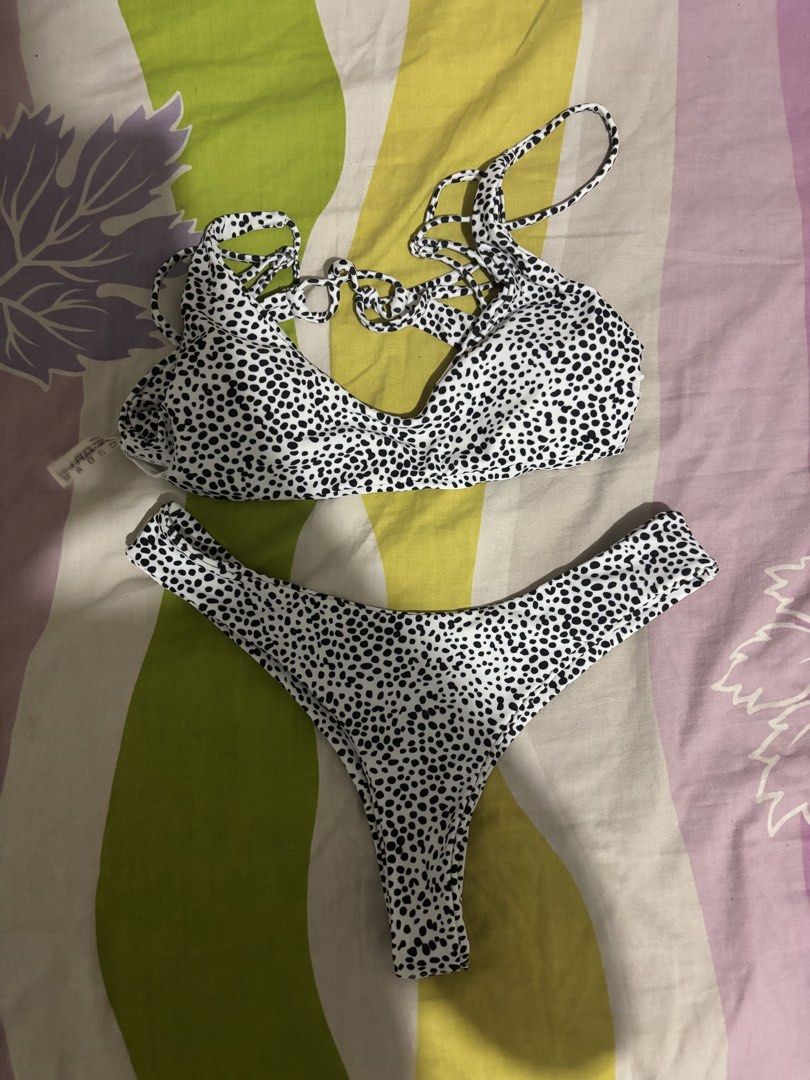 black and white zaful bikini set (Category: Bikinis & Swimsuits) located in Manila. Submitted by iyahpreloved_ (Listing ID 1468006119, Image 1). Description: .