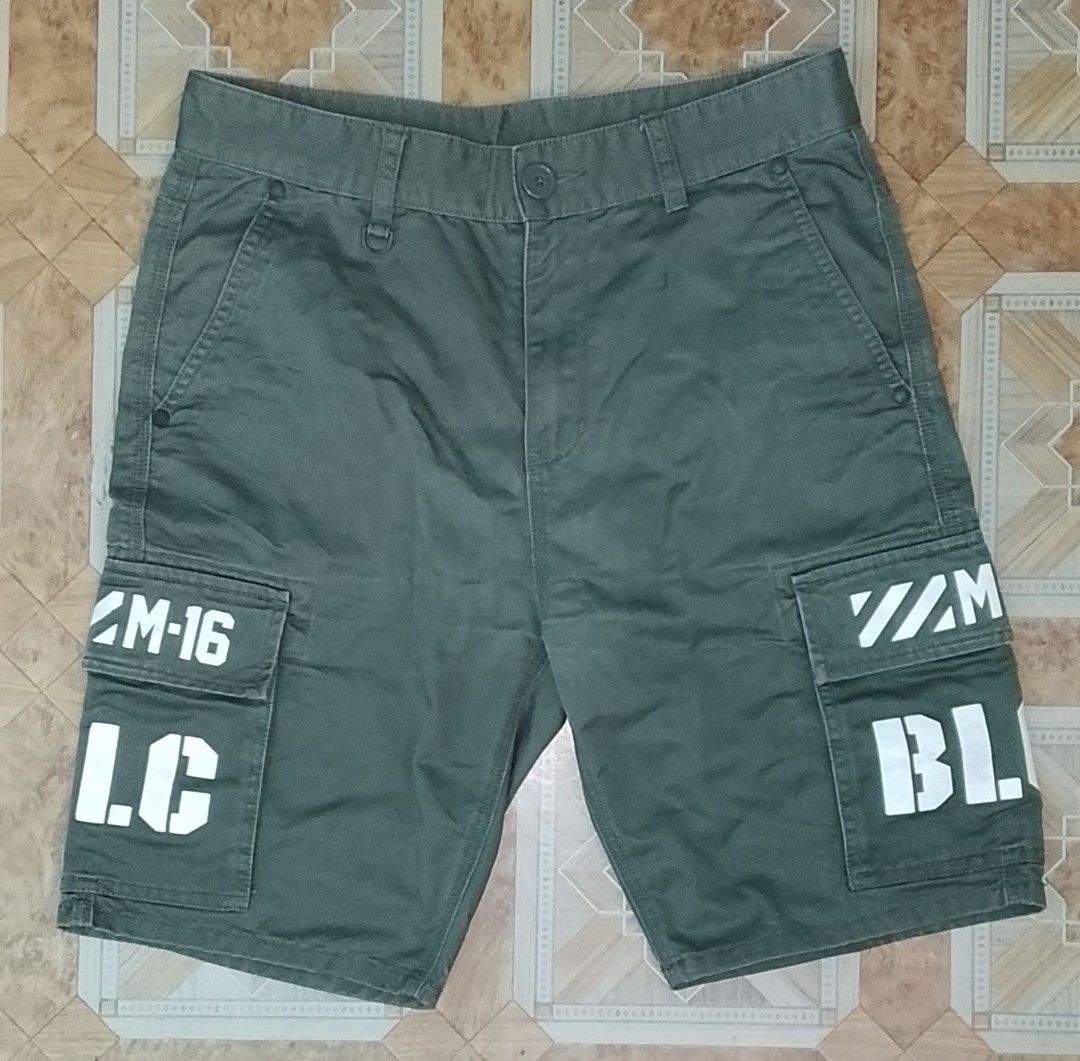 Black Army Teebox Cargo Shorts Olive Green M-16 BLC (Category: Shorts) located in Pila. Submitted by franklinsanity (Listing ID 1467859375, Image 1). Description: - Brand/Model: Black Army Teebox Olive Green Cargo Shorts - Material: Sturdy, durable cotton fabric - Pockets: Multiple utility pockets for extra storage - Details: M-16 text and stripe prints on the left leg, BLC lettering on the right leg - Hardware: Functional D-ring attached to the 
