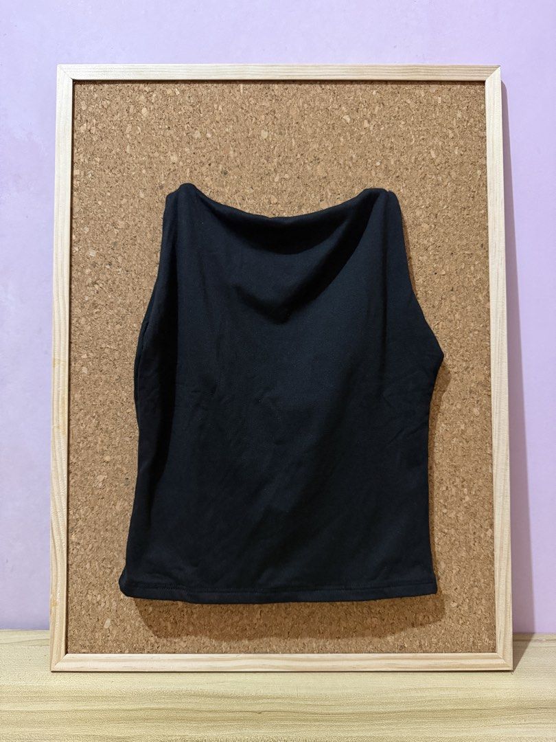 Black Backless Crop Tank Top (Category: Sleeveless) located in Caloocan City. Submitted by elalaaaa (Listing ID 1467912999, Image 1). Description: .