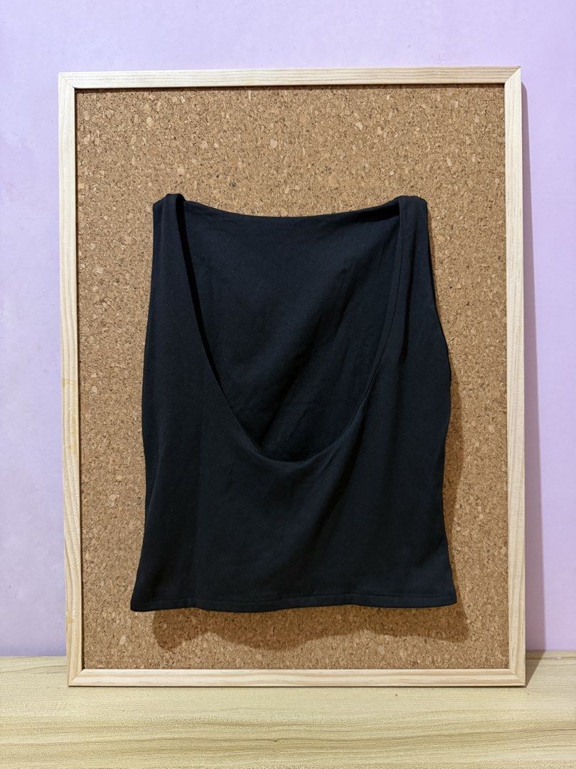 Black Backless Crop Tank Top (Category: Sleeveless) located in Caloocan City. Submitted by elalaaaa (Listing ID 1467912999, Image 2). Description: .
