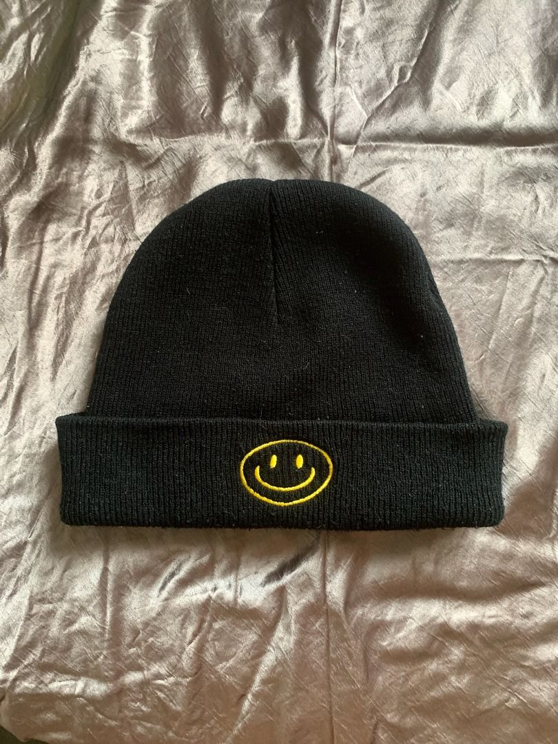 Black Beanie with Smiley Design (Category: Beanies) located in San Pedro. Submitted by kcshops (Listing ID 1467861133, Image 2). Description: Black Beanie with Smiley Design 💰 Price: ₱150 — Negotiable ✨ Condition: Pre-loved, good condition 📍 Location: San Pedro, Laguna 🤝 Meet-up: Southwoods Mall, Biñan City 🚚 Delivery: J&T or Lalamove — delivery fee shouldered by buyer 📩 Message me for additional photos, measurements, or inquiries!.