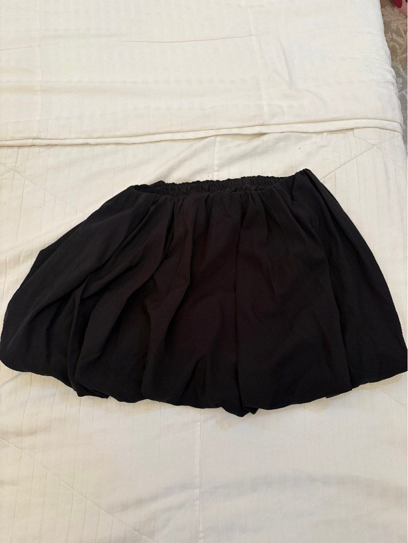 Black Bubble Skirt (Category: Skirts) located in Dasmarinas. Submitted by littleczarmer (Listing ID 1467958855, Image 3). Description: - used once - can fit s to semi l - Style: Bubble skirt with comfortable elastic waistband - Material: Lightweight fabric.