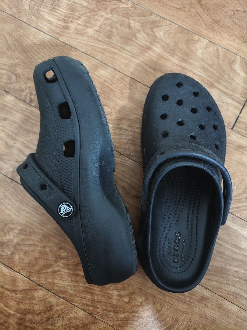 Black Crocs Classic Clogs Size 7 (Category: Slippers and slides) located in Quezon City. Submitted by closeta38 (Listing ID 1468056501, Image 2). Description: - Color: Classic Black - Style: Iconic Crocs clogs with upper ventilation holes - Comfort: Features the signature cushioned comfort footbed - Design: Easy slip-on style with a textured side profile and logo rivet on the strap - Best For: Everyday casual wear, running errands, or lounging at