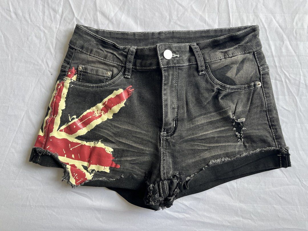 Y2K Grunge Black Denim Shorts with Union Jack Flag (Category: Shorts) located in Quezon City. Submitted by grapejuiceblue2 (Listing ID 1467978891, Image 1). Description: 🏷️Shein (size L on tag!) - worn - rfs: decluttering - mop: gcash only - mod: lalamove/j&t - price + sf.